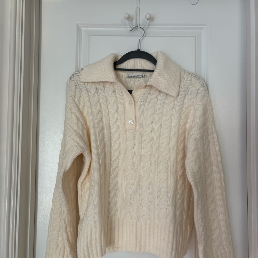 Abercrombie & Fitch Ivory Cable Knit Sweater